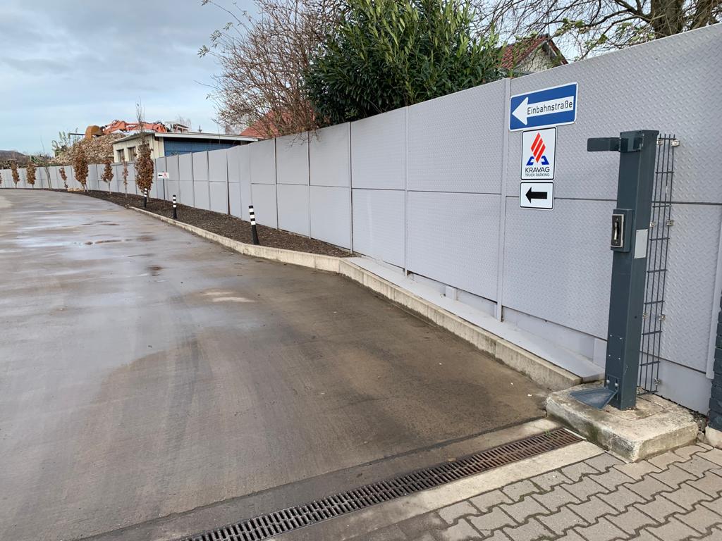 Einfahrt Gelände WL-Spedition